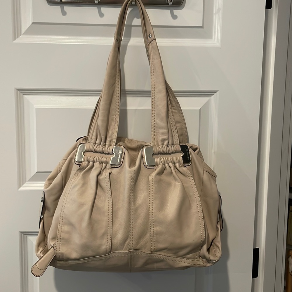 B Makowsky leather hand bag